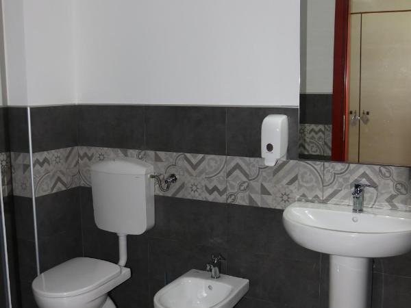 Student's Hostel Parma : photo 1 de la chambre lit dans dortoir pour hommes