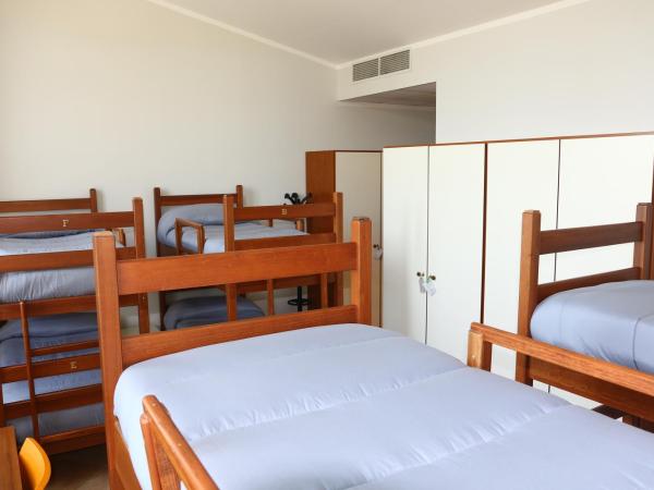 Student's Hostel Parma : photo 2 de la chambre chambre quadruple