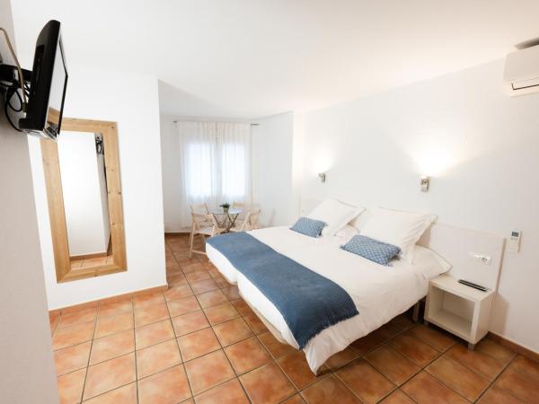 Hostal el Ranxo : photo 1 de la chambre chambre quadruple avec salle de bains privative