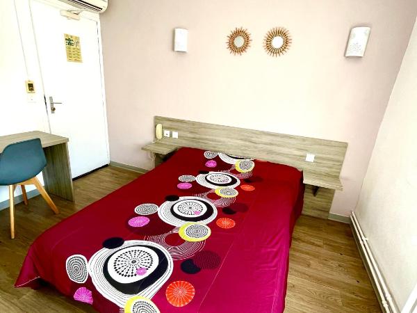 Hôtel Colisée-Verdun Centre Gare Saint-Roch : photo 3 de la chambre chambre double avec toilettes communes