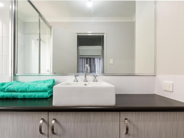 West Swan B&B : photo 7 de la chambre chambre double avec salle de bains privative