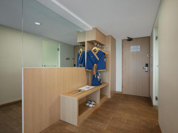 Aveta Hotel Malioboro : photo 3 de la chambre premier malioboro with view