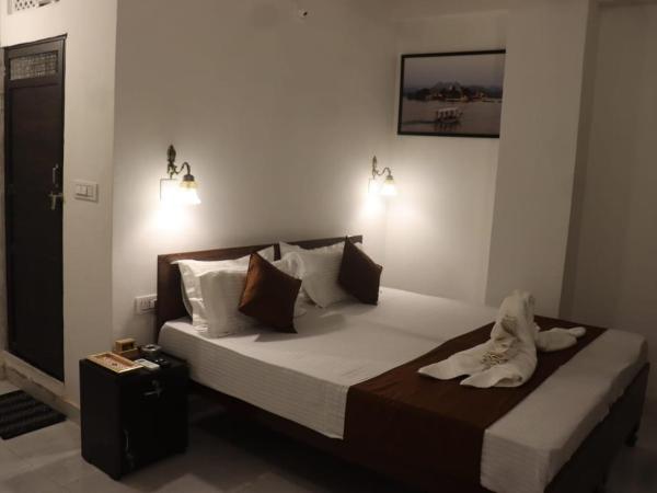 Hotel Shiv Palace : photo 1 de la chambre chambre familiale deluxe