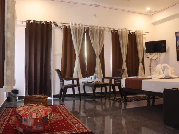 Hotel Shiv Palace : photo 9 de la chambre chambre double deluxe avec balcon