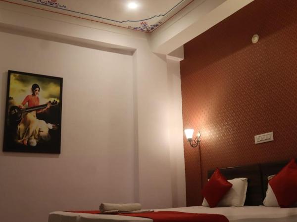 Hotel Shiv Palace : photo 4 de la chambre chambre double deluxe avec balcon