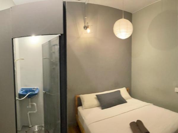 GRAYHAUS SOHO Ipoh : photo 5 de la chambre chambre double avec salle de bains commune