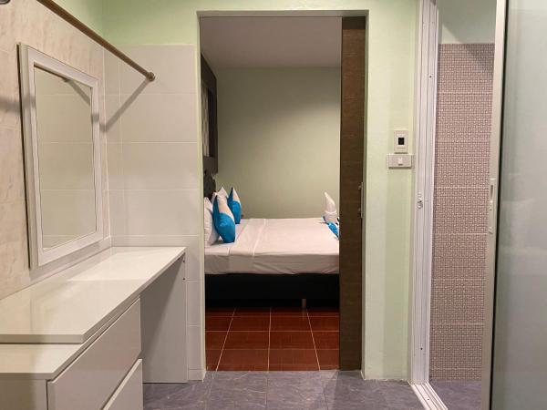 Khaolak Grand City : photo 6 de la chambre chambre familiale