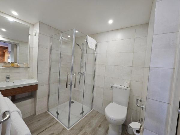 Hotel Les Arolles : photo 4 de la chambre chambre double avec balcon