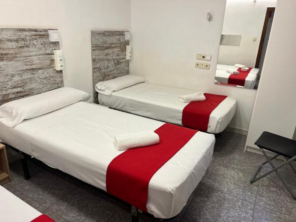 Hostal Las Vegas : photo 3 de la chambre chambre triple