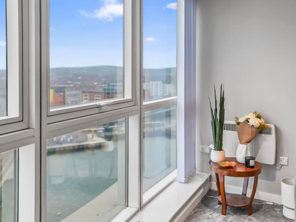 River View Ensuite Private Room in Shared Apartment : photo 3 de la chambre chambre lit king-size - vue sur mer