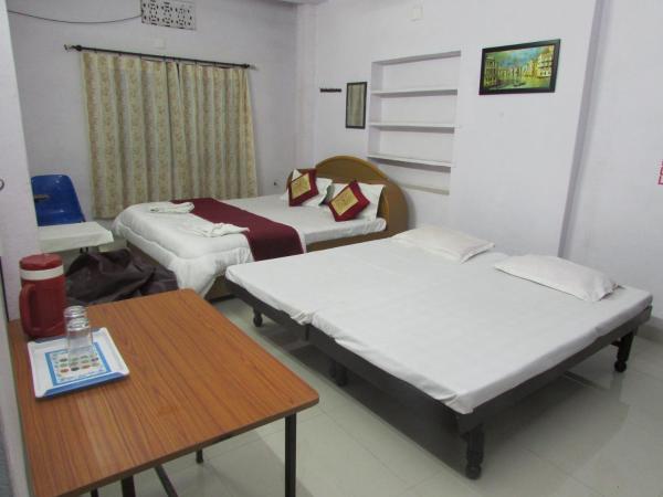 Ashish Guest House, Goverdhan Vilas : photo 2 de la chambre chambre familiale deluxe