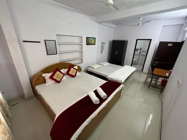 Ashish Guest House, Goverdhan Vilas : photo 3 de la chambre chambre familiale deluxe