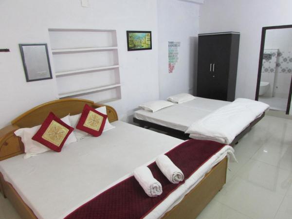 Ashish Guest House, Goverdhan Vilas : photo 1 de la chambre chambre familiale deluxe