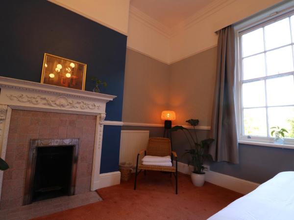 Mossley Hill Retreat : photo 3 de la chambre chambre lit king-size avec balcon