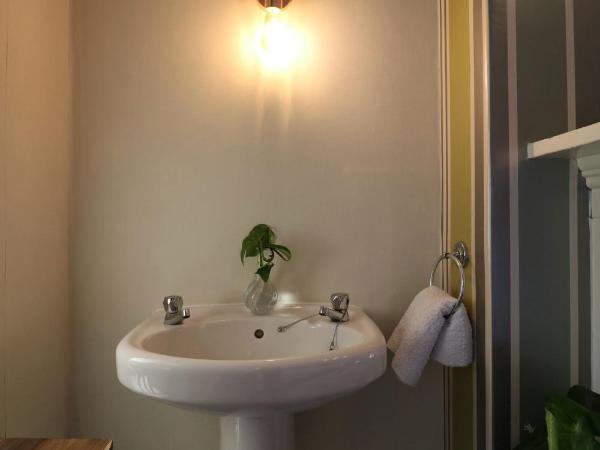 Mossley Hill Retreat : photo 2 de la chambre chambre double