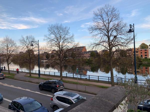 Studio vue sur Meuse : photo 1 de la chambre studio avec terrasse