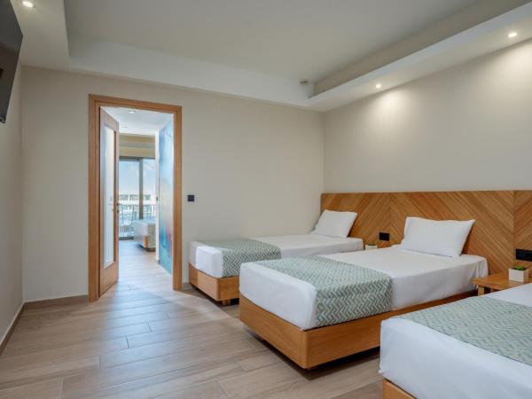 Royal & Imperial Belvedere Resort : photo 10 de la chambre suite avec jacuzzi - vue sur mer