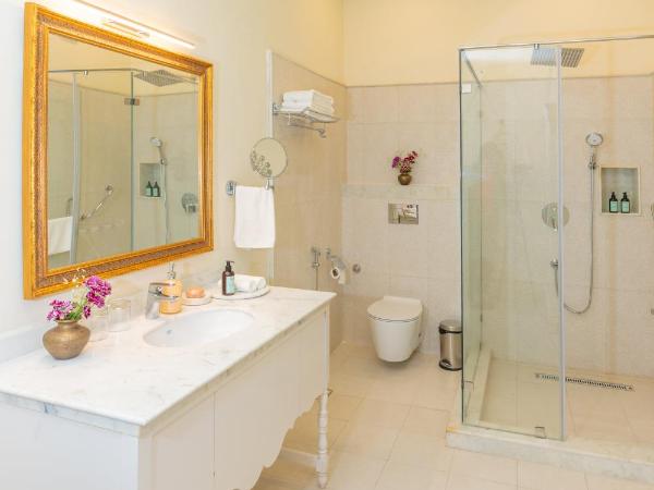 Laalee : photo 6 de la chambre chambre double avec salle de bains privative