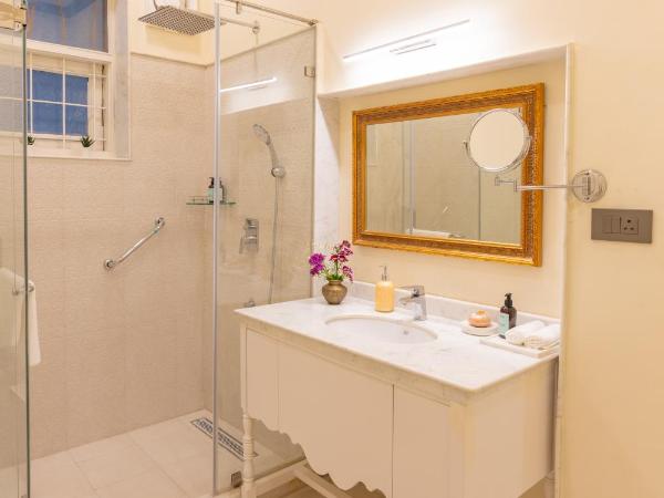 Laalee : photo 7 de la chambre chambre double avec salle de bains privative