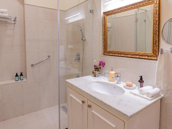 Laalee : photo 6 de la chambre chambre double avec salle de bains privative