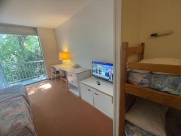 Hôtel Restaurant Pavillon Carina : photo 5 de la chambre chambre lits jumeaux