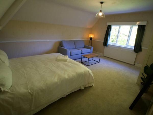 Mossley Hill Retreat : photo 7 de la chambre chambre familiale - vue sur jardin