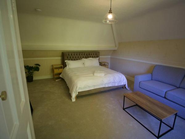 Mossley Hill Retreat : photo 9 de la chambre chambre familiale - vue sur jardin