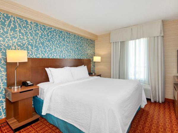 Fairfield Inn & Suites by Marriott Toronto Airport : photo 2 de la chambre studio exécutif lit king-size 