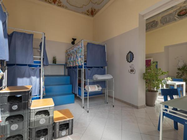 Ostello degli Elefanti : photo 7 de la chambre lit dans dortoir pour femmes de 8 lits avec salle de bains commune
