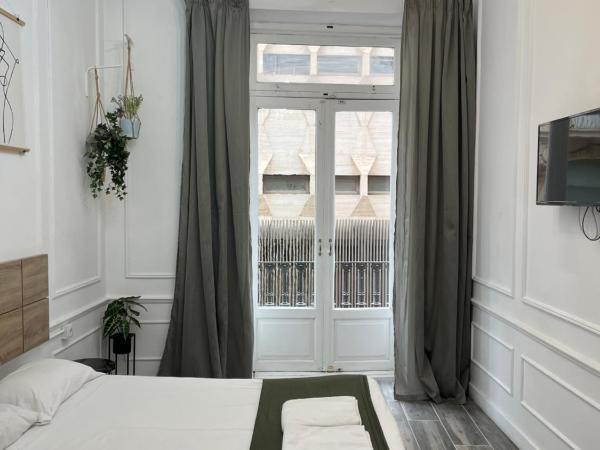 Star Home : photo 1 de la chambre chambre double avec balcon