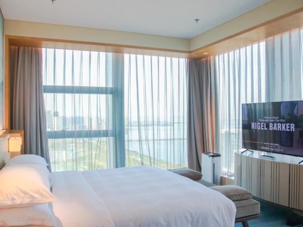 Four Points by Sheraton Wuhan, Jiangxia : photo 3 de la chambre deluxe suite with lake view