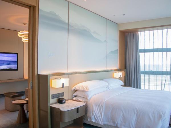 Four Points by Sheraton Wuhan, Jiangxia : photo 1 de la chambre deluxe suite with lake view