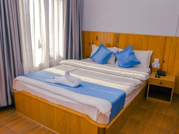 Roamers Inn - Hostel : photo 8 de la chambre chambre double supérieure