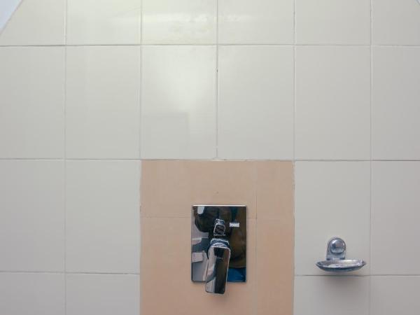 Roamers Inn - Hostel : photo 6 de la chambre chambre double supérieure