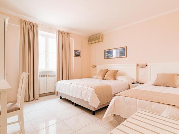 Hotel Da Raffaele : photo 5 de la chambre chambre triple