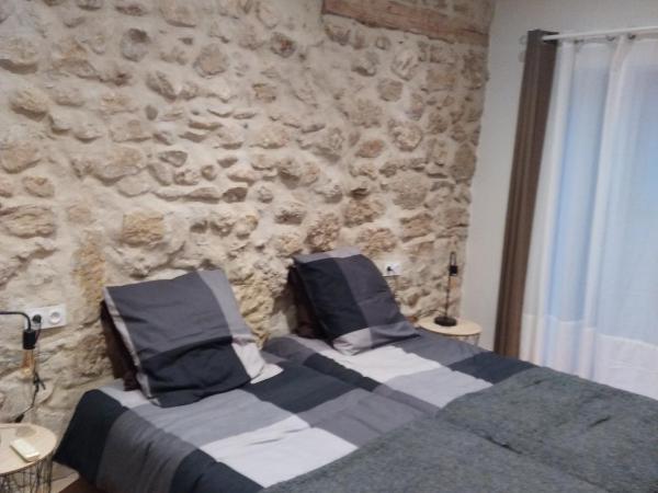 Mas de la Sauline : photo 1 de la chambre appartement - vue sur jardin