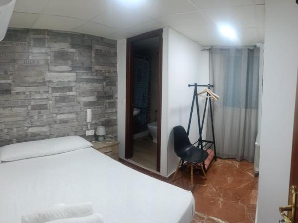 Hostal Nevot : photo 8 de la chambre chambre simple Économique