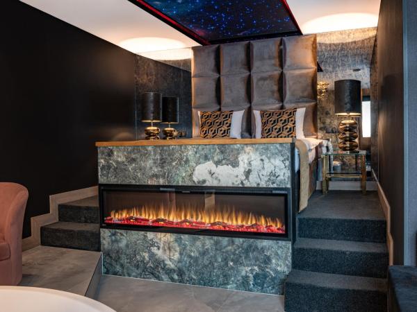 Art Suites Luxury Hotel : photo 5 de la chambre suite royale avec jacuzzi 