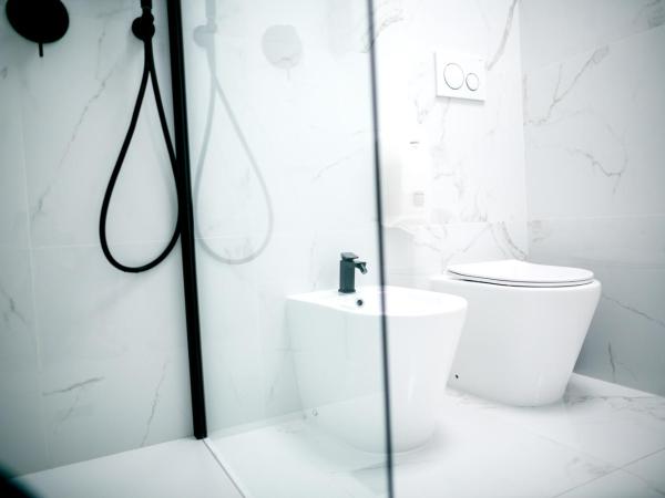 B&B Best Hostel Milano : photo 4 de la chambre chambre double avec salle de bains commune