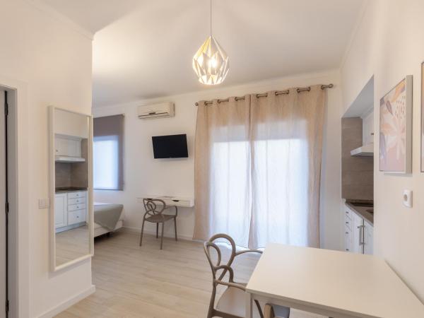 Faro Guest Apartments : photo 7 de la chambre studio lit queen-size de luxe