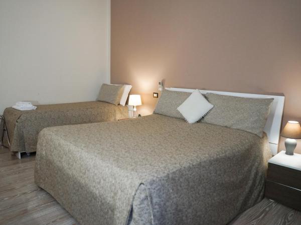 SalernoPrestige rooms : photo 10 de la chambre chambre triple