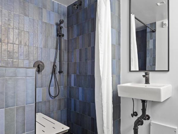 Riverside Tower Hotel : photo 4 de la chambre chambre double pour personnes à mobilité réduite