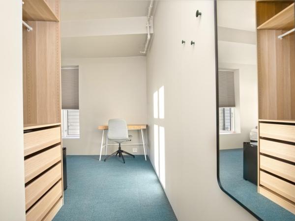 Central Guest House - Bedroom with en suite Bathroom : photo 3 de la chambre chambre simple avec salle de bains privative