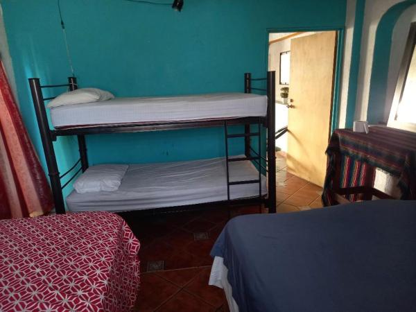 Hostal Bravo Vallarta : photo 5 de la chambre chambre triple confort