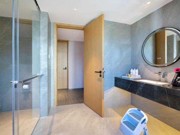 Sanya Junji Seaview Hotel : photo 2 de la chambre chambre familiale avec balcon