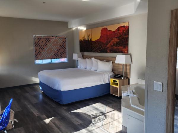 Days Inn & Suites by Wyndham Tucson/Marana : photo 2 de la chambre suite lit king-size deluxe - non-fumeurs