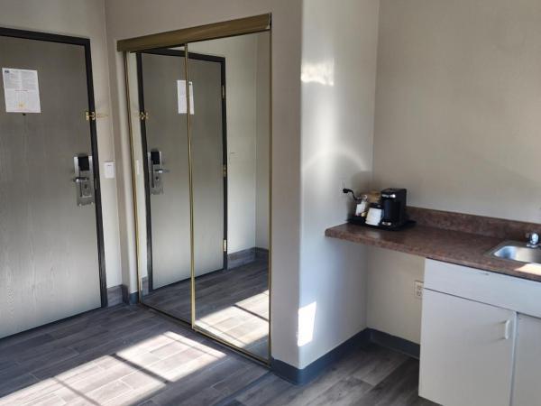 Days Inn & Suites by Wyndham Tucson/Marana : photo 8 de la chambre suite lit king-size deluxe - non-fumeurs