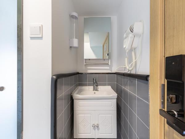 Yootel Hostel : photo 4 de la chambre lit dans dortoir pour femmes de 4 lits