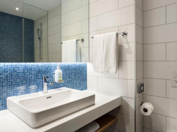 Holiday Inn Express Munich City West, an IHG Hotel : photo 3 de la chambre standad queen room with sofa bed