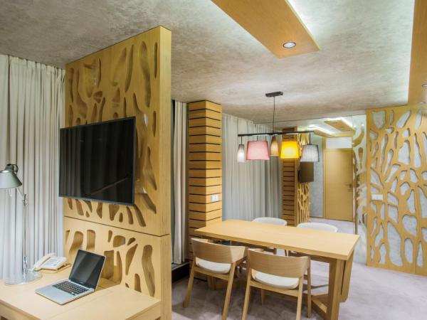 Wellness Hotel Step - Czech Leading Hotels : photo 6 de la chambre appartement panoramique deluxe avec accès au water & sauna world